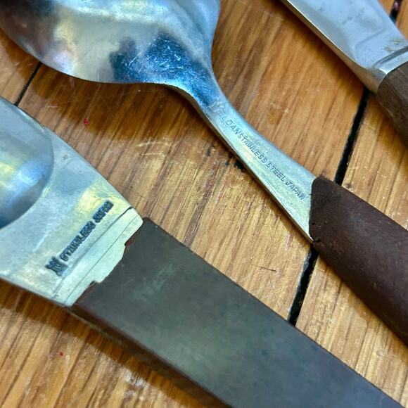 Lot of Wooden and Faux Wood Mid-Century Flatware Pieces – 5 Pieces - Picture 6 of 9